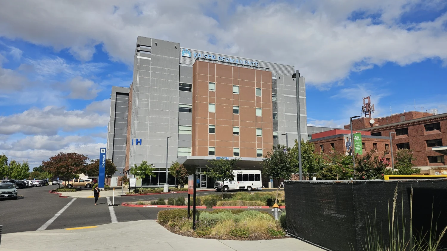 The main hospital entrance at Kaiser Permanente South Sacramento Medical Center on Bruceville Road, where our notaries arrive for bedside signings