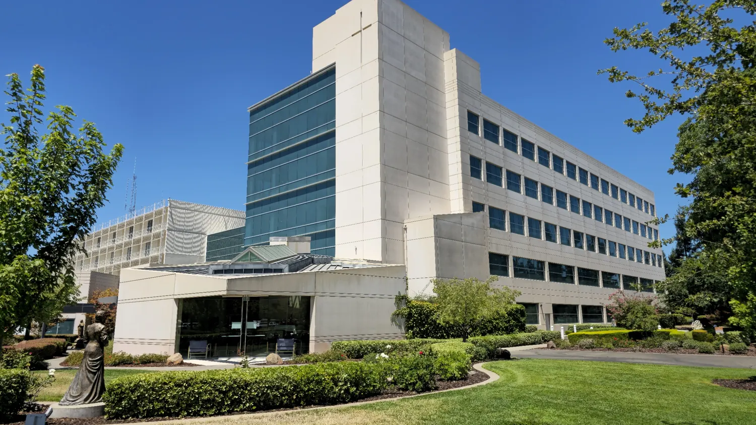 The main tower at Mercy San Juan Medical Center on Coyle Avenue in Carmichael, where our notaries make bedside visits