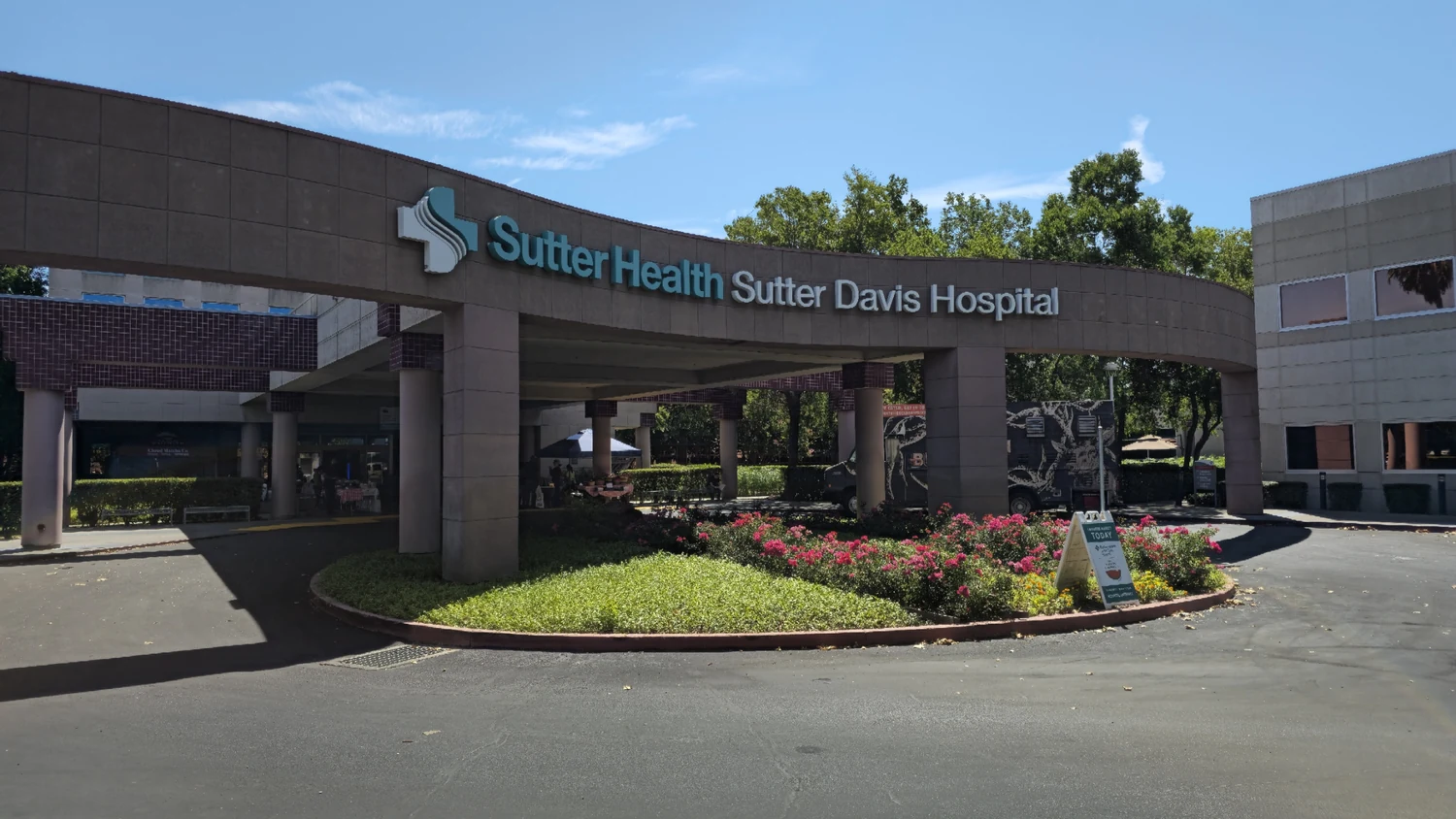 The covered main entrance at Sutter Davis Hospital on Sutter Place in Davis, where our notaries arrive for bedside signings